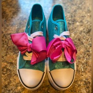 JoJo sneakers never worn size 4